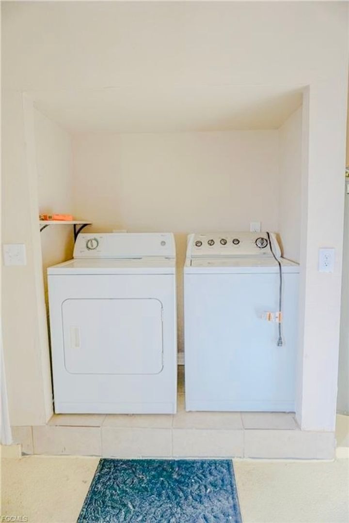 Building Photo - 6004 Deming Ave