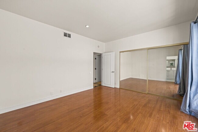 Building Photo - 1210 Kings Rd