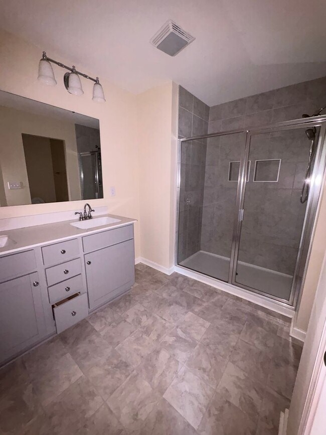 Building Photo - 3BR/2.5BA Townshoue in Mallard Creek