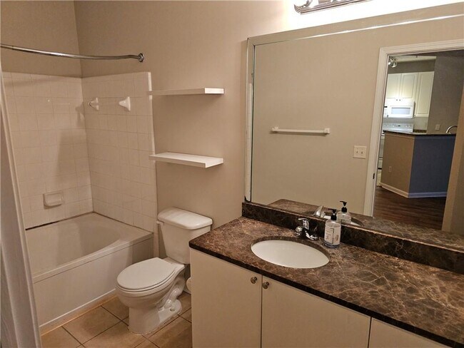 Building Photo - 10 Perimeter Summit Blvd