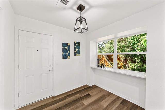 Building Photo - 2405 Roundrock Trail