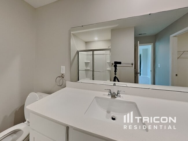 Building Photo - 141 Gladstone Loop