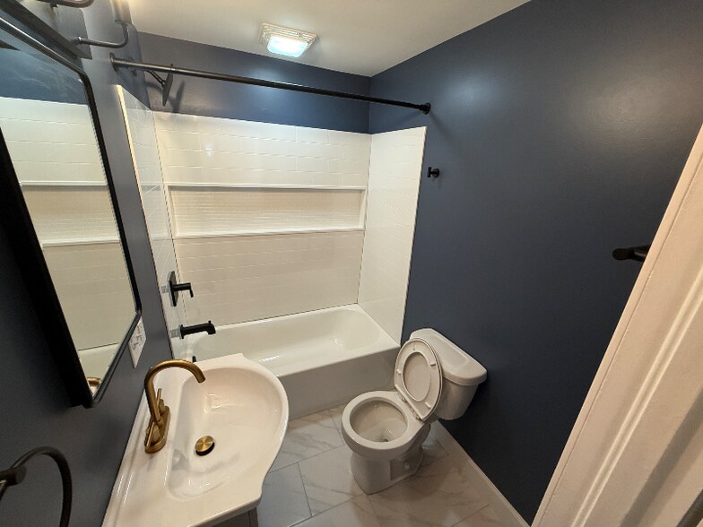 Building Photo - 201 Forest Ave