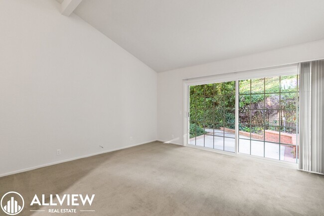 Building Photo - Spacious 4 bed, 2.5 bath Home Available Now in the Turtle Rock community