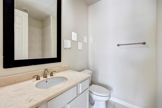 Building Photo - 2514 Maxroy St