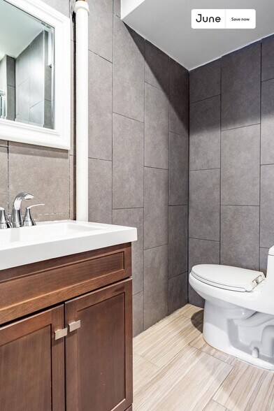 Building Photo - 534 E 14th St