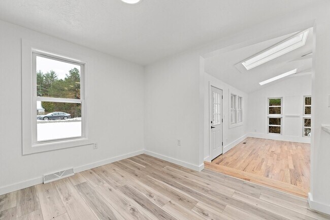 Building Photo - 4 Oaken Bucket Ln