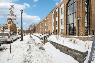 Building Photo - 2525 3rd Ave S