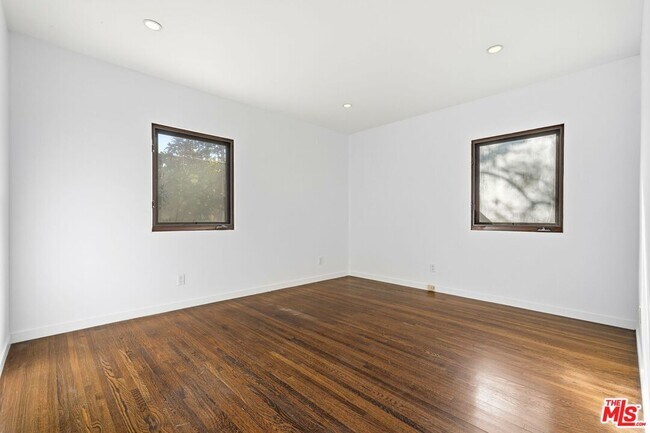 Building Photo - 5995 Saturn St