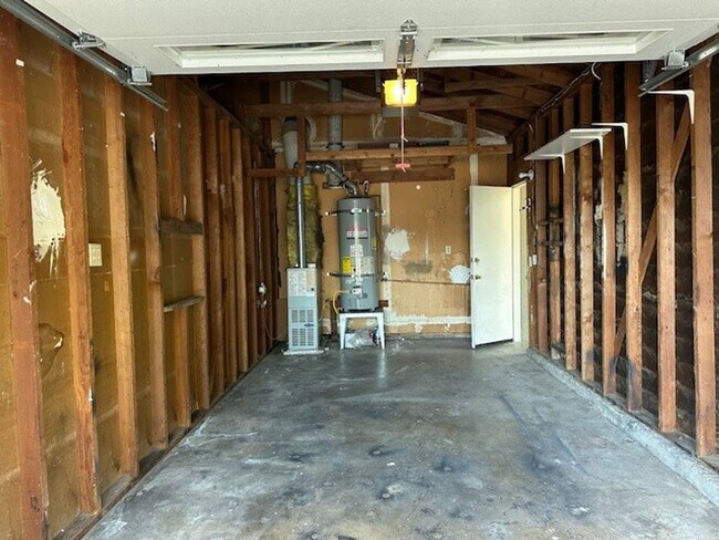 Building Photo - 55-0209