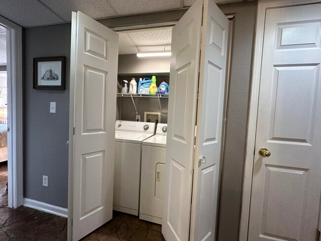 Building Photo - 1601 Hinkson Ave