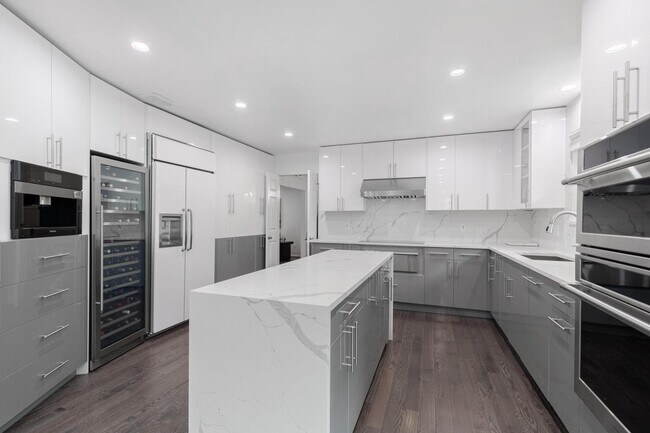 Building Photo - 820 Ridge Dr