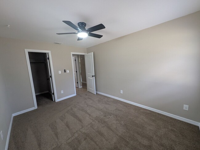 Building Photo - Crystal River 3/2/1 located near US 19 and...