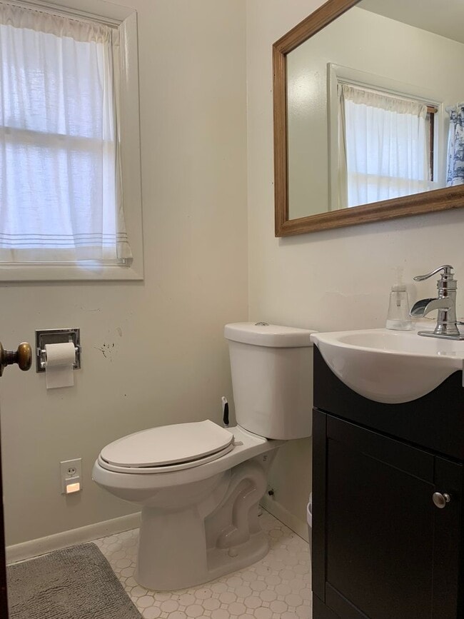 Building Photo - Single Level West Salem Home