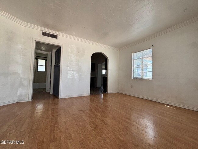 Building Photo - 212 Red Robin Dr
