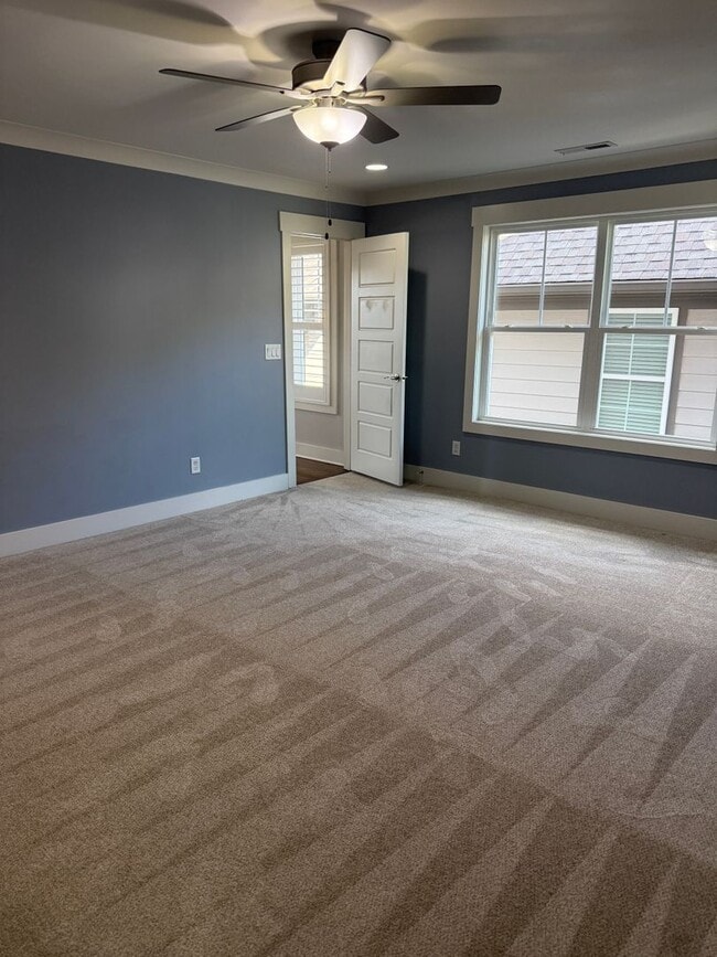 Building Photo - **New Price**Spacious Custom Home in Barns...