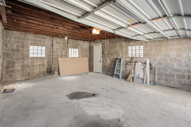 Building Photo - 3628 N Albany Ave