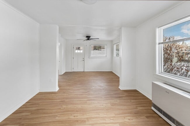 Building Photo - Updated 3bed/1bath Single Family Home