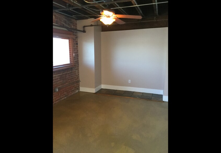 Building Photo - 201 Lamkin St