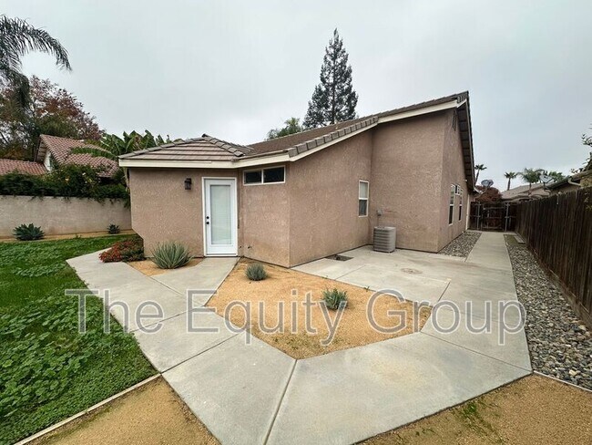 Building Photo - 1421 E Mesa Ct