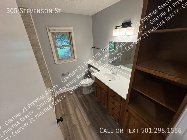 Building Photo - 305 Stevenson St