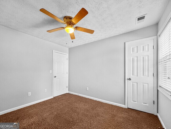 Building Photo - 2058 Greenhill Pass