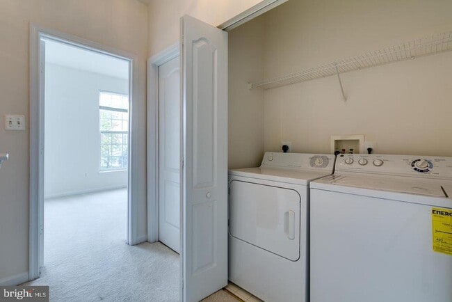 Building Photo - 13129 Park Crescent Cir