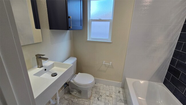 Building Photo - 7318 La Salette St