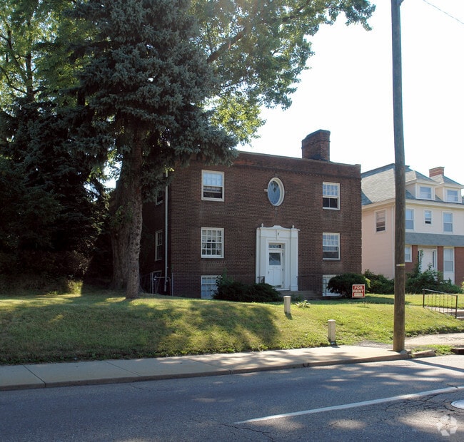 Building Photo - 1312 Cleveland Ave NW