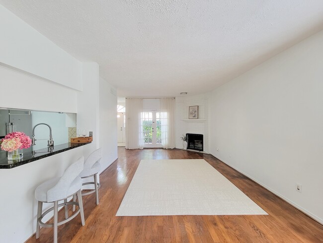 Building Photo - 2220 Bering Dr