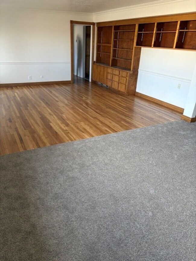 Building Photo - Single Family Home Close to SUU and Cedar High School