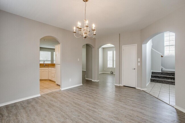 Building Photo - Large 4 Bedroom 3.5 Bathroom- Eagle Mounta...