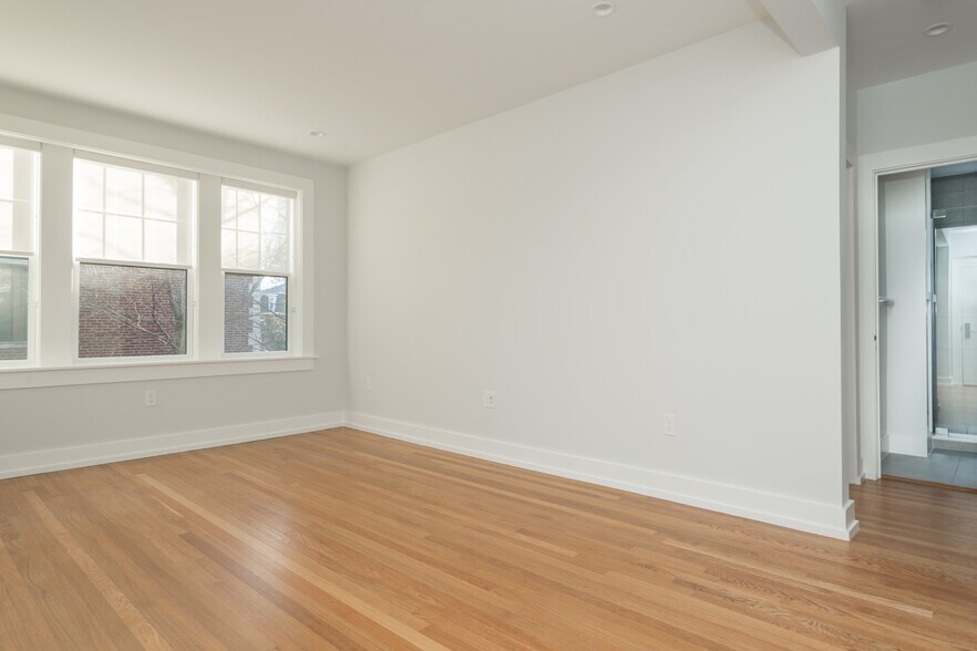 Building Photo - 17 Forest St