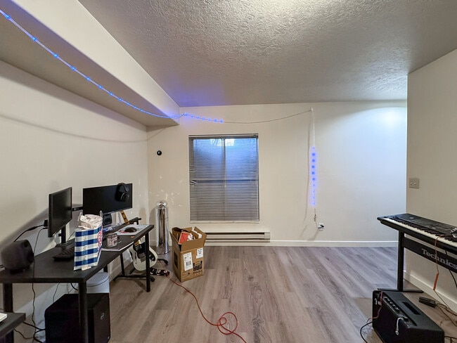 Building Photo - 582 N 500 E