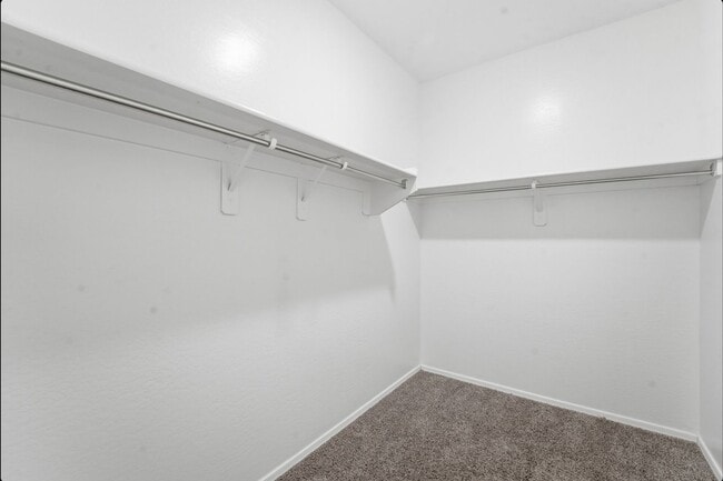 Building Photo - Stylish 3BR Home with Granite Counters + Community Parks & Splash Pads