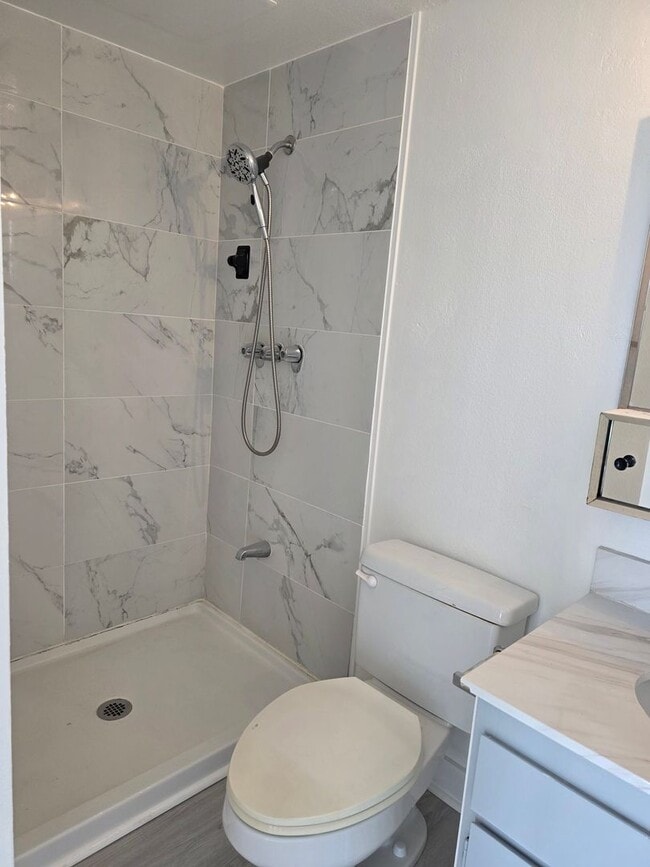 Building Photo - Lele Pono - 2 Bedroom 2 Bathroom 2 Parking...