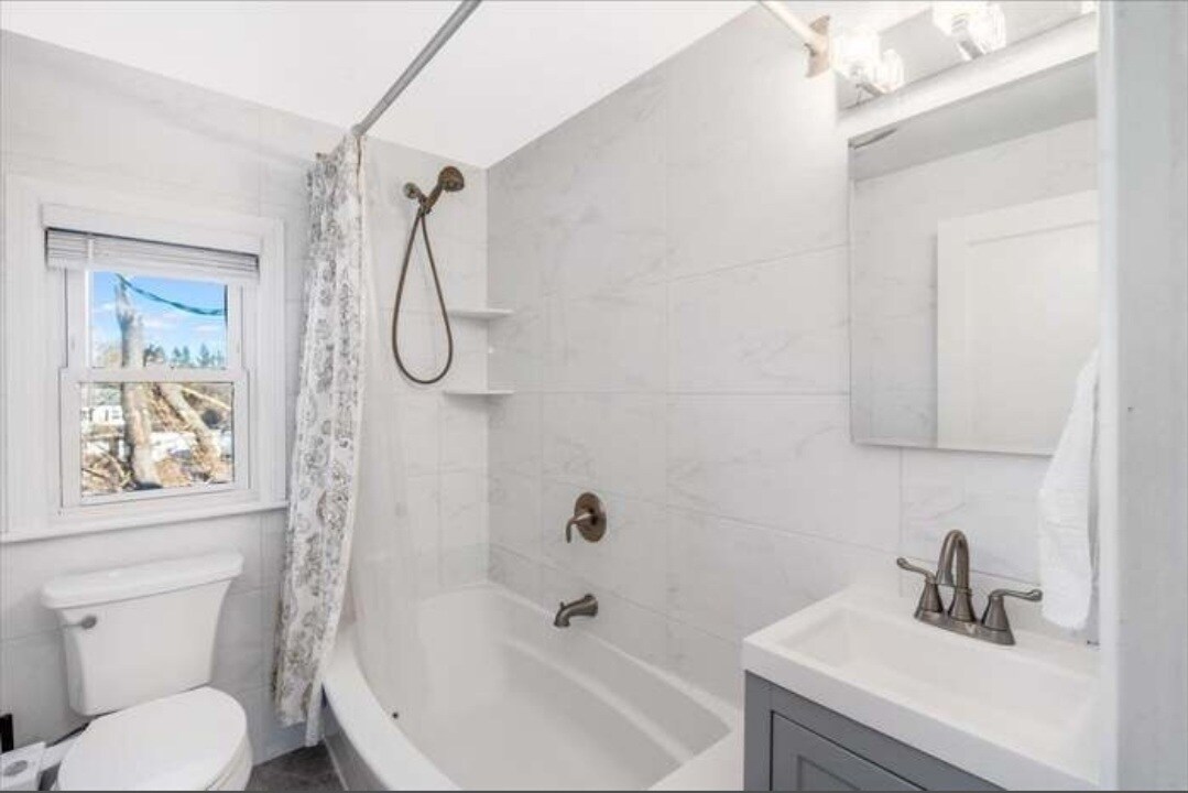 Building Photo - 90 Harold St