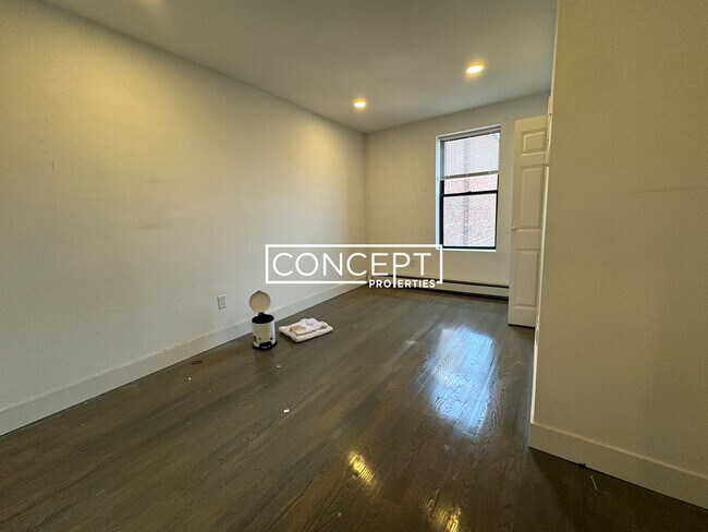 Building Photo - 44 Joy St