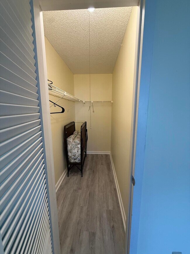 Building Photo - 389 Fanshaw Way