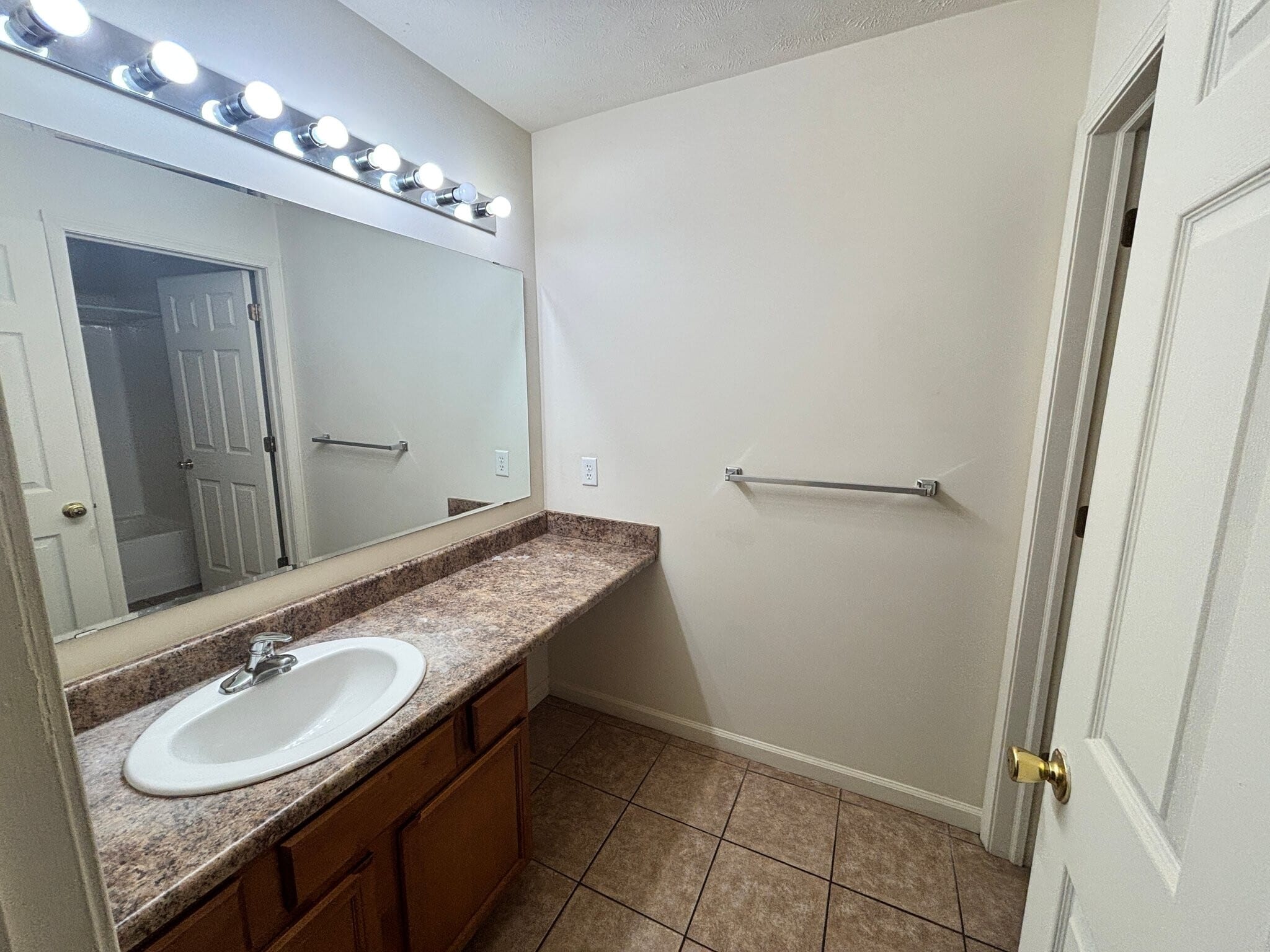 Building Photo - 1329 Fraternity Village Dr