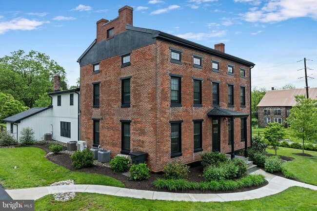 Building Photo - 2406 Upper Ridge Rd