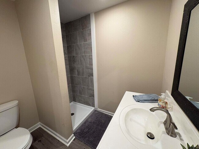 Building Photo - 348 Caroline Ln