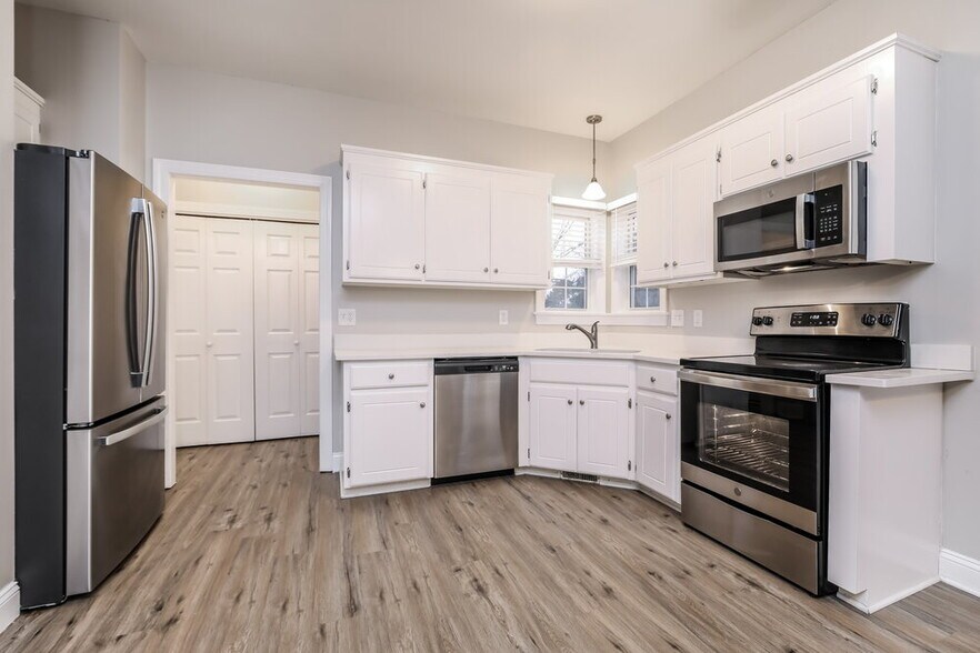 Building Photo - 14 Olde Charles Towne Ct