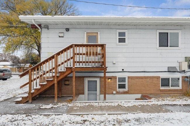 Building Photo - Knowles Properties