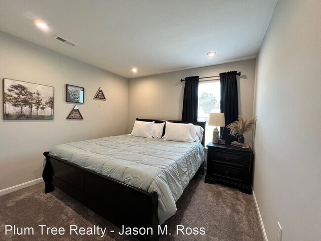 Building Photo - 4 br, 2.5 bath House - 7876 Ellington Court