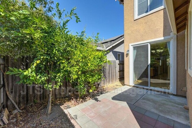 Building Photo - 280 Soaring Hawk Ln