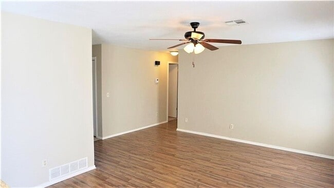 Building Photo - 212 Shadybrook Pl