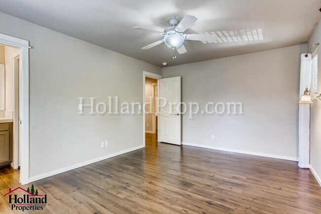 Building Photo - 977 NE 73rd Ave