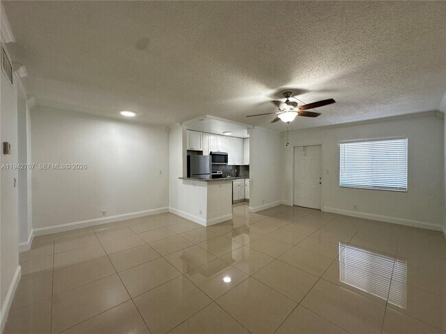 Building Photo - 1400 NE 56th St