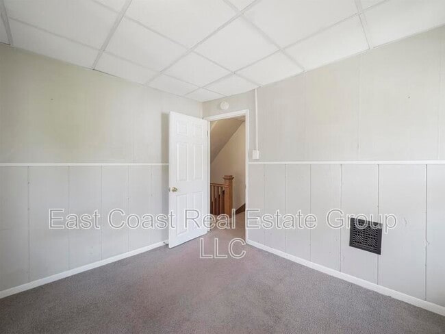 Building Photo - 827 Mulberry Ave
